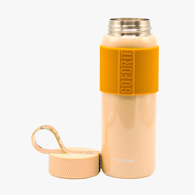 700ml capacity for ample hydration. Stands at a height of 8 inches.